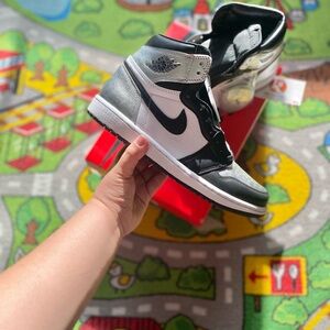 Size 9.5W Jordan 1 High Silver Toe Sneaker